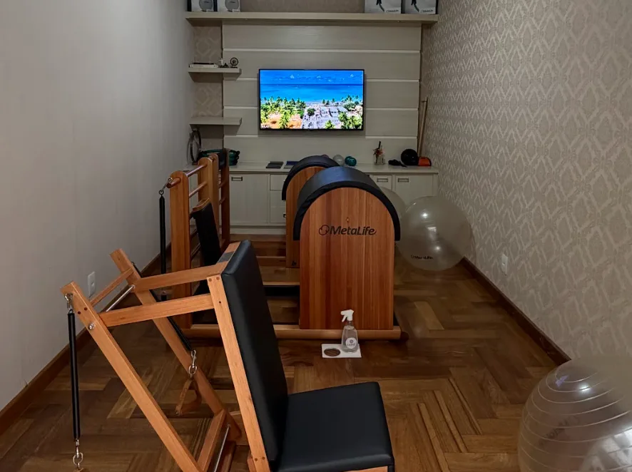 Sala da LASVE com reformers e espelhos